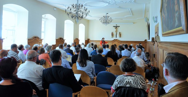 Inspirierender Vortrag der sterreichischen Nationalrtin Dr. Gudrun Kugler beim Christlichen Forum im Kloster Frauenberg in Fulda