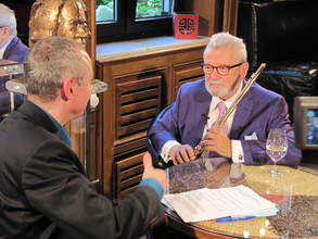 Michael Ragg im TV-Gesprch mit Fltisten-Legende Sir James Galway